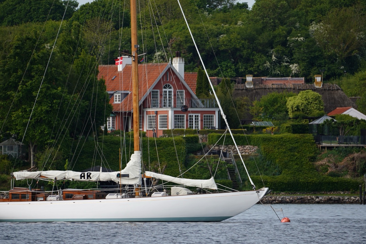 Segelboot im Sund